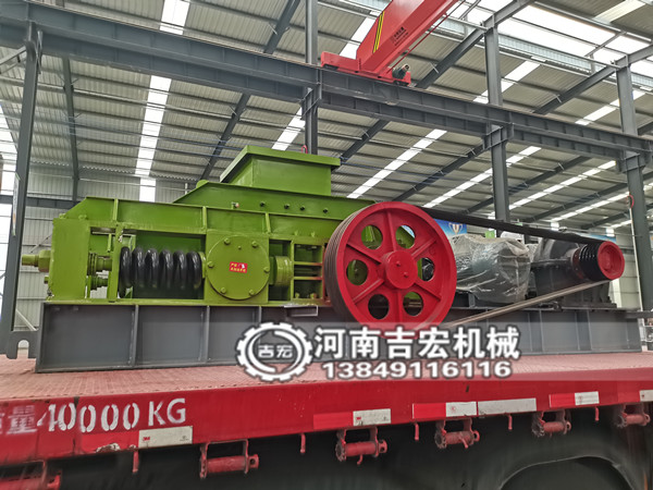 白灰廠破碎新選擇！狼牙式雙齒輥機(jī),10cm大塊生石灰10cm輕松碎至3cm!
